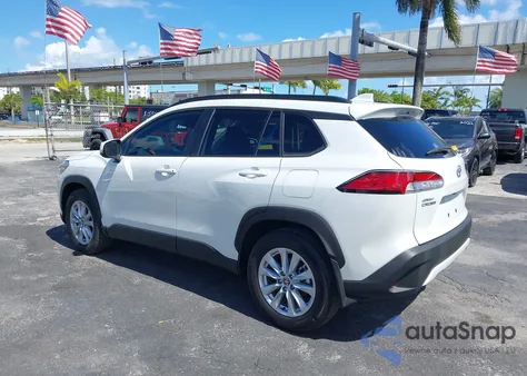 2024 Toyota Corolla Cross Le z USA, uszkodzony, nr VIN 7MUCAAAG1RV084549